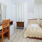 Gloria House 2*