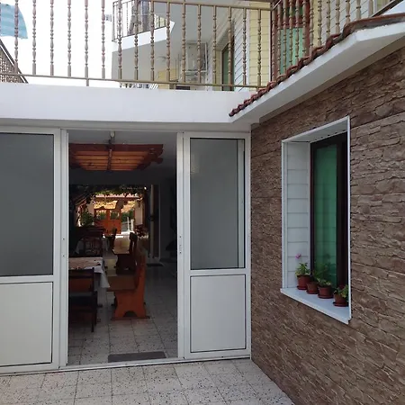 Gloria House 招待所 内塞伯尔