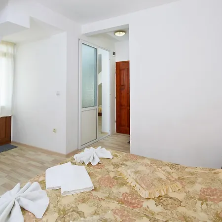 Gloria House 2*