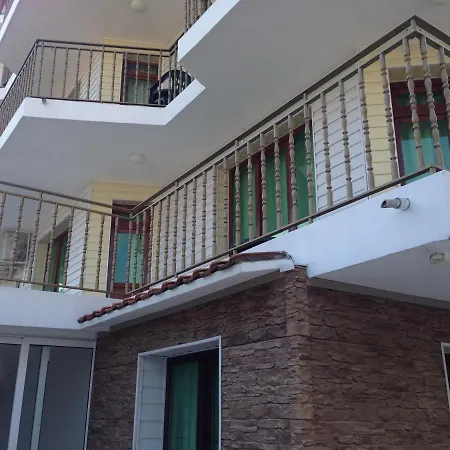 Guest house Gloria House 2*