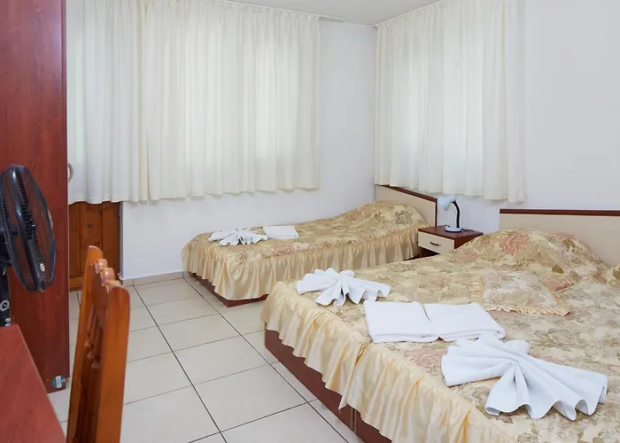 Gloria House 招待所 2*