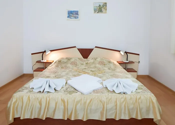 招待所 Gloria House 2*